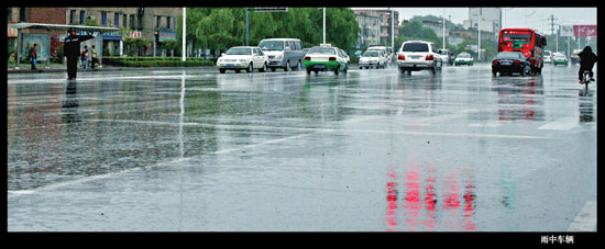 雨中车辆-1副本