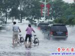 大雨过后马路成泽国