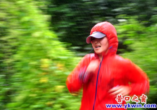 暴雨中，“天涯”在前行
