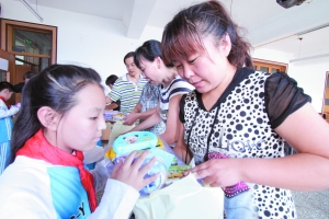 實(shí)驗(yàn)小學(xué)“愛(ài)心一角捐”