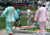 為一桶水，人民公園倆老頭打架