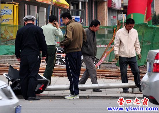 “紅綠燈”被撞，誰為它“償命”
