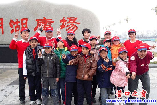 参观产业基地明湖广场