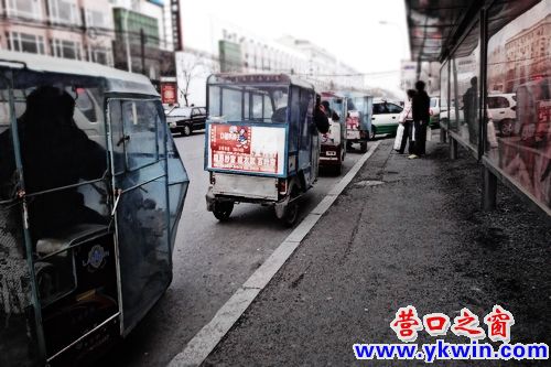 營口2路被侵占的公交車站