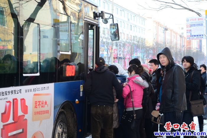 營口公汽公司雪后增車