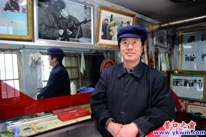 營(yíng)口雷鋒理發(fā)店里的活雷鋒