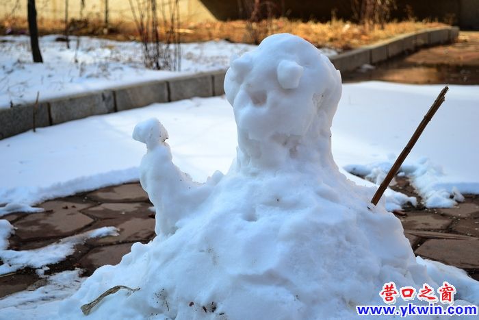 營(yíng)口市區(qū)令人毛骨悚然的雪人