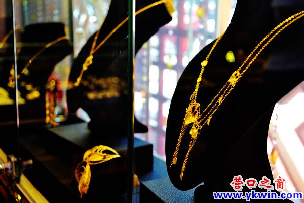家里囤金子因為利息低