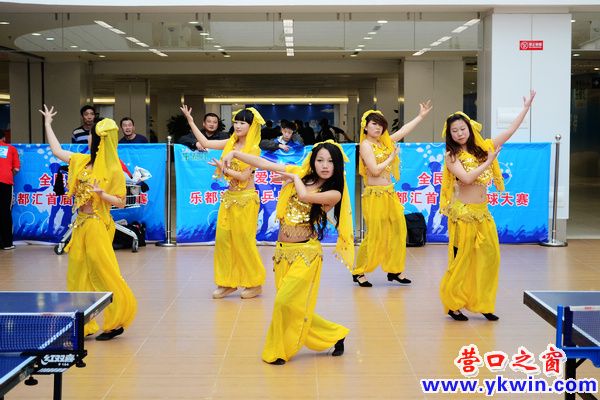 乒乓球大賽 金衣美女助陣