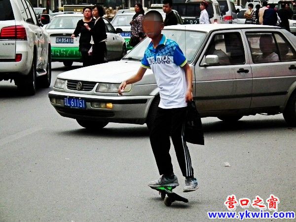 小伙，危險！