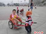 營(yíng)口市機(jī)器人拉黃包車(chē)