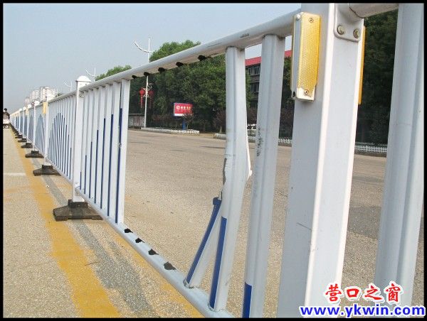 一處隔離帶損毀  渤海大街需‘補漏’