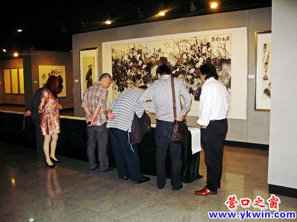 王首麟畫展在營(yíng)口博物館舉辦