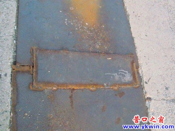 春泉市場(chǎng)門前‘開口’鐵板已全面維修