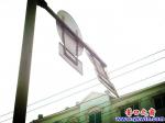 營(yíng)口道路交通指示牌搖搖欲墜