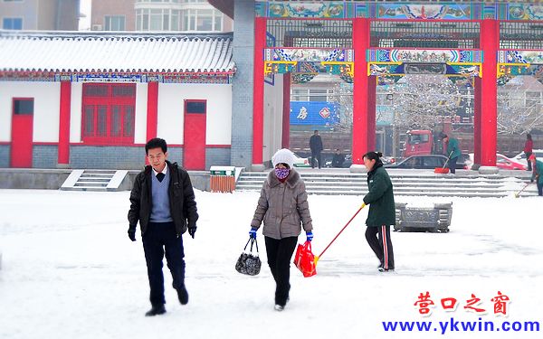 冬季楞严扫雪忙