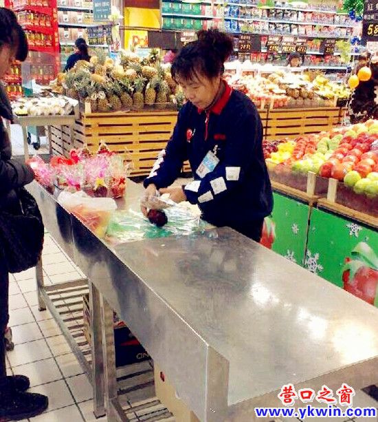 商家免費給蘋果穿“圣誕衣”