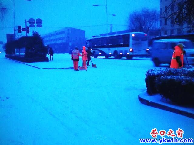 金牛山大街除雪队伍感动你我