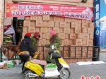 營(yíng)口市總工會(huì)超市門(mén)前送溫暖