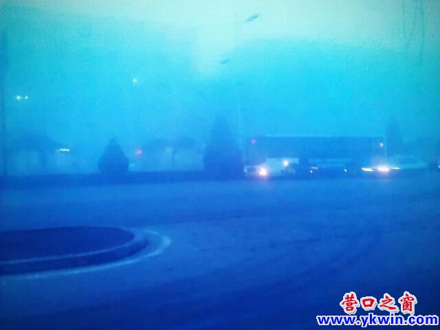 27日晚大霧籠罩營(yíng)口