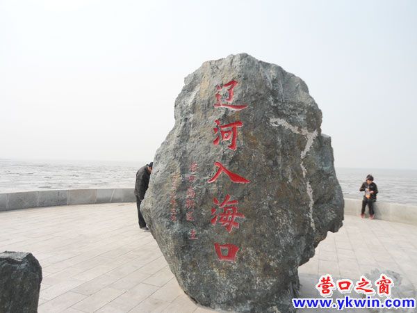 路灯倾斜
