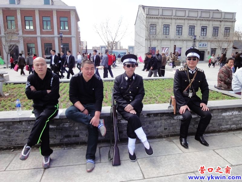 营口街头惊现民国时期艺人