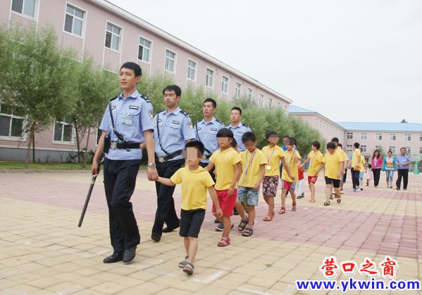 营口监狱:千里奔波送娃狱中探亲