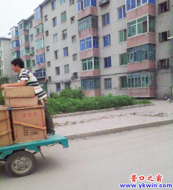 红运家具城  危险的“乘客”