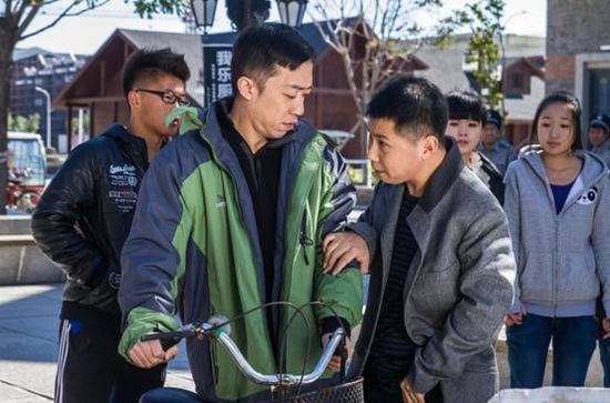 该剧讲述的是一群年轻人如何面对事业、情感、生活中所遇到的挑战以及如何在复杂的社会形态与压力之中不断积极向前，实现自我价值与梦想的经历，彰显“中国梦”主旋律的国内首部百集青春励志喜剧。