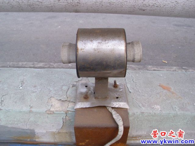营口立交桥护栏灯部分缺失