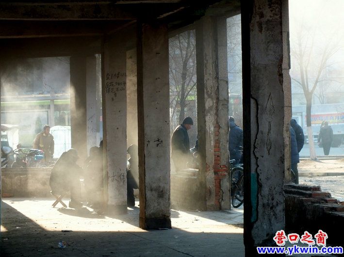 营口市：危楼里的打牌人