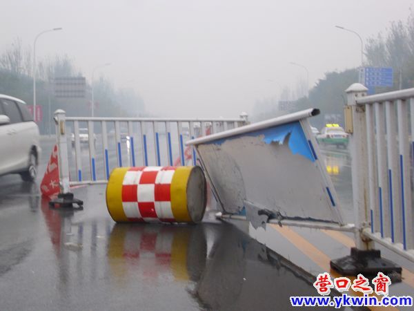 渤海大街隔離墻豁口誰(shuí)撞的？