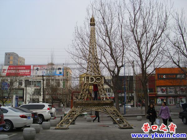 小埃菲尔铁塔亮相营口