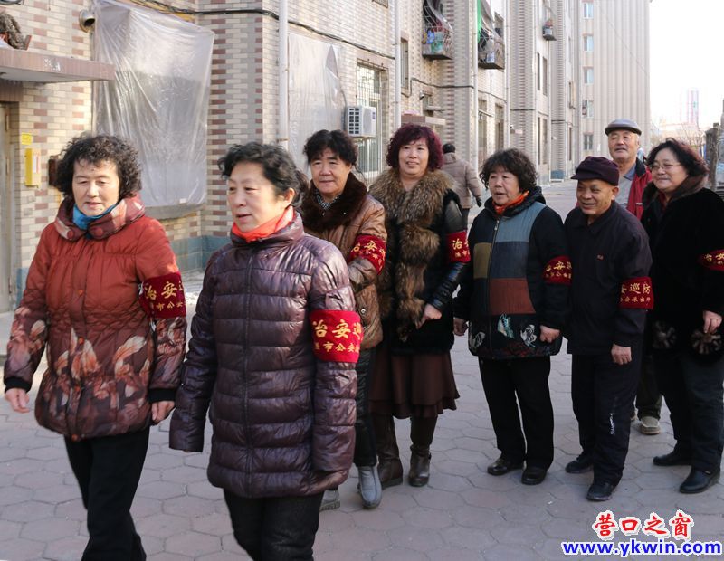 中天新城志愿者   节日巡逻保平安