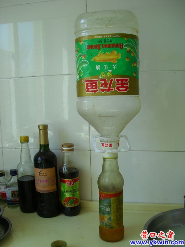 油桶倒過來 剩油流下去