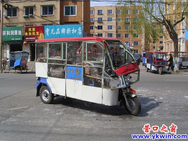 货运三轮撞载人三轮