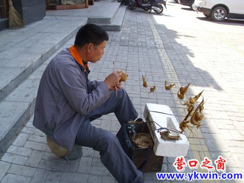 营口再现“吹糖人”