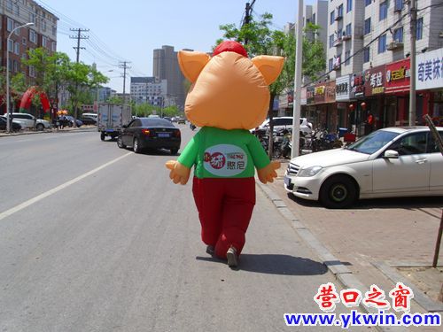 街上走来一个“猪人”