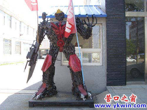 钢铁战士把大门
