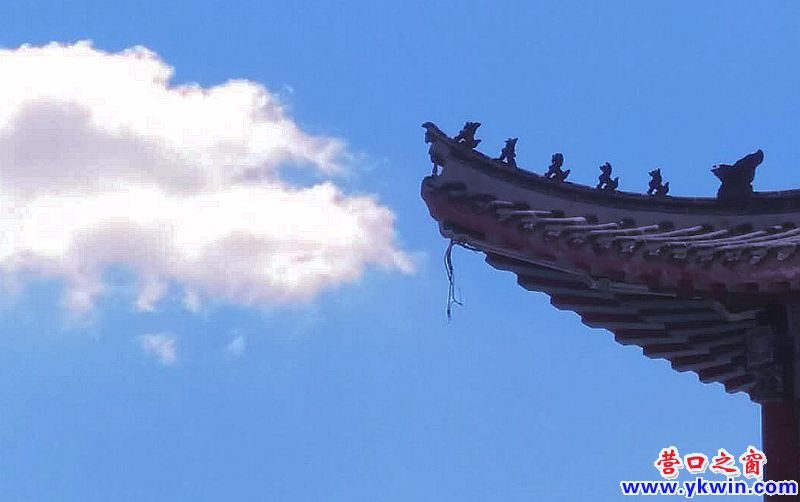 营口：朵朵祥云当空飘