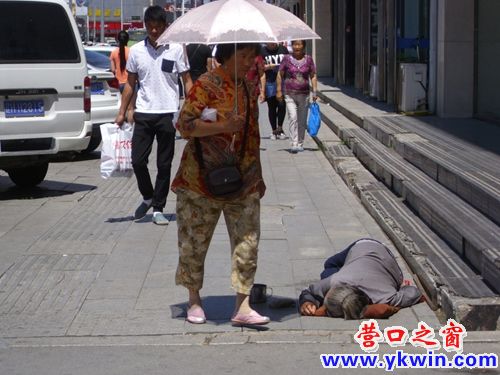 营口市东升商业街有个累赘