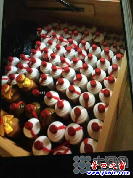 服务员用假酒调包顾客茅台