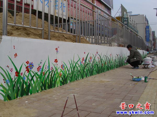 营口春泉市场用红花绿草镶边