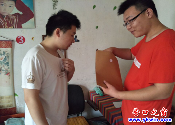 建新社区开展征兵政审家访确保入伍新兵质量