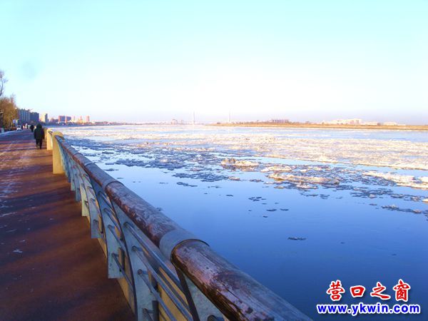 三九天，營口大遼河半水半冰
