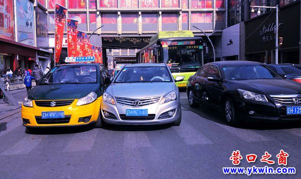 營(yíng)口：兩車(chē)“貼面”同“毀容”