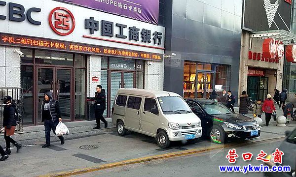 車輛隨意停放 讓人行道“梗阻”
