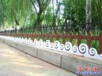 小護欄為營口楞嚴(yán)寺公園鑲花邊