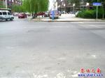 营口市气象台路口的“斑马”几乎变成了“秃驴”