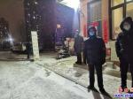 風(fēng)雪夜，營口老邊區(qū)這些人還在外面站著